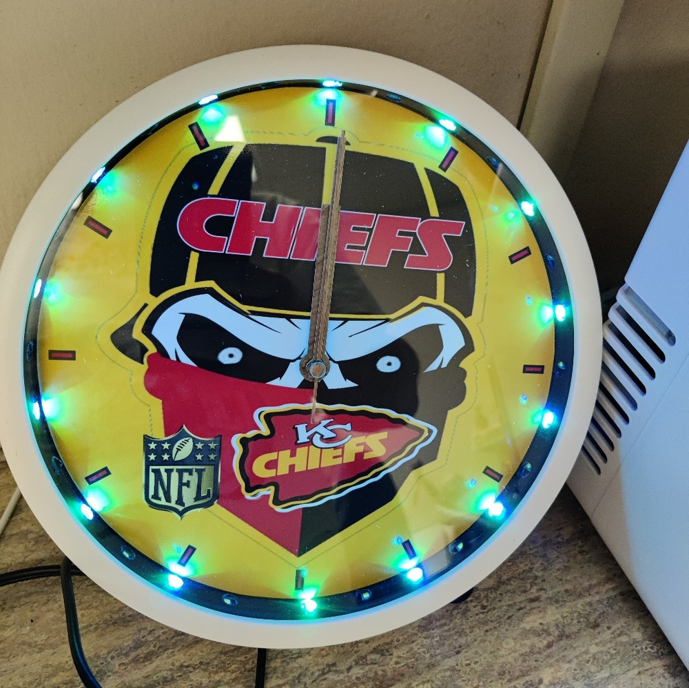 Chiefs led light clock - Picture 5 of 10